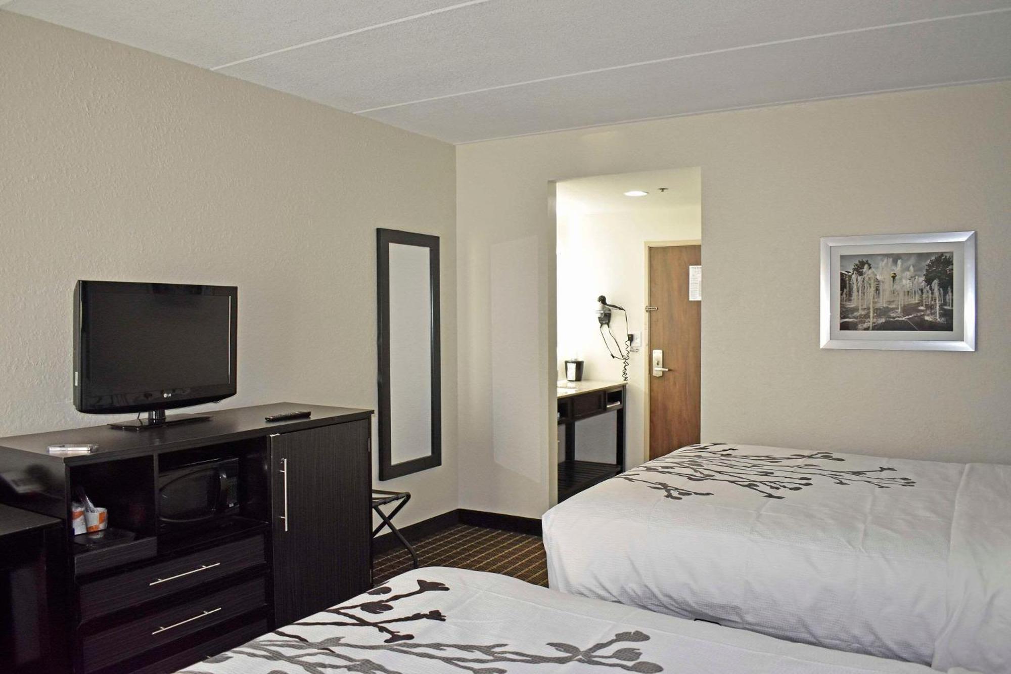 Clarion Inn&suites West