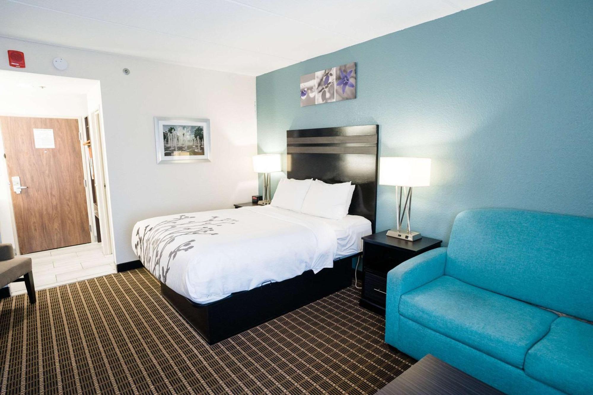 Clarion Inn&suites West Hotel 2*