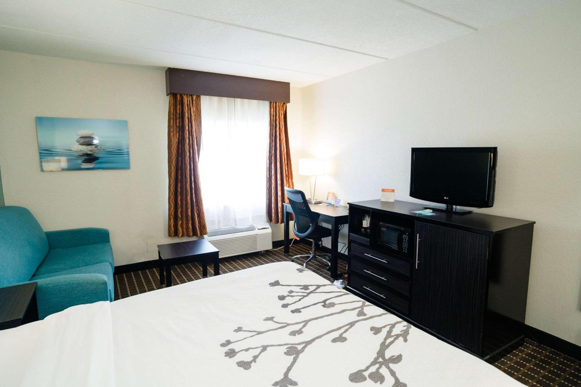 Clarion Inn&suites West 2*