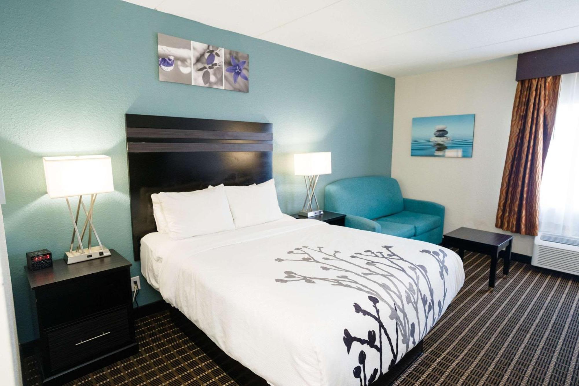 Clarion Inn&suites West 2*