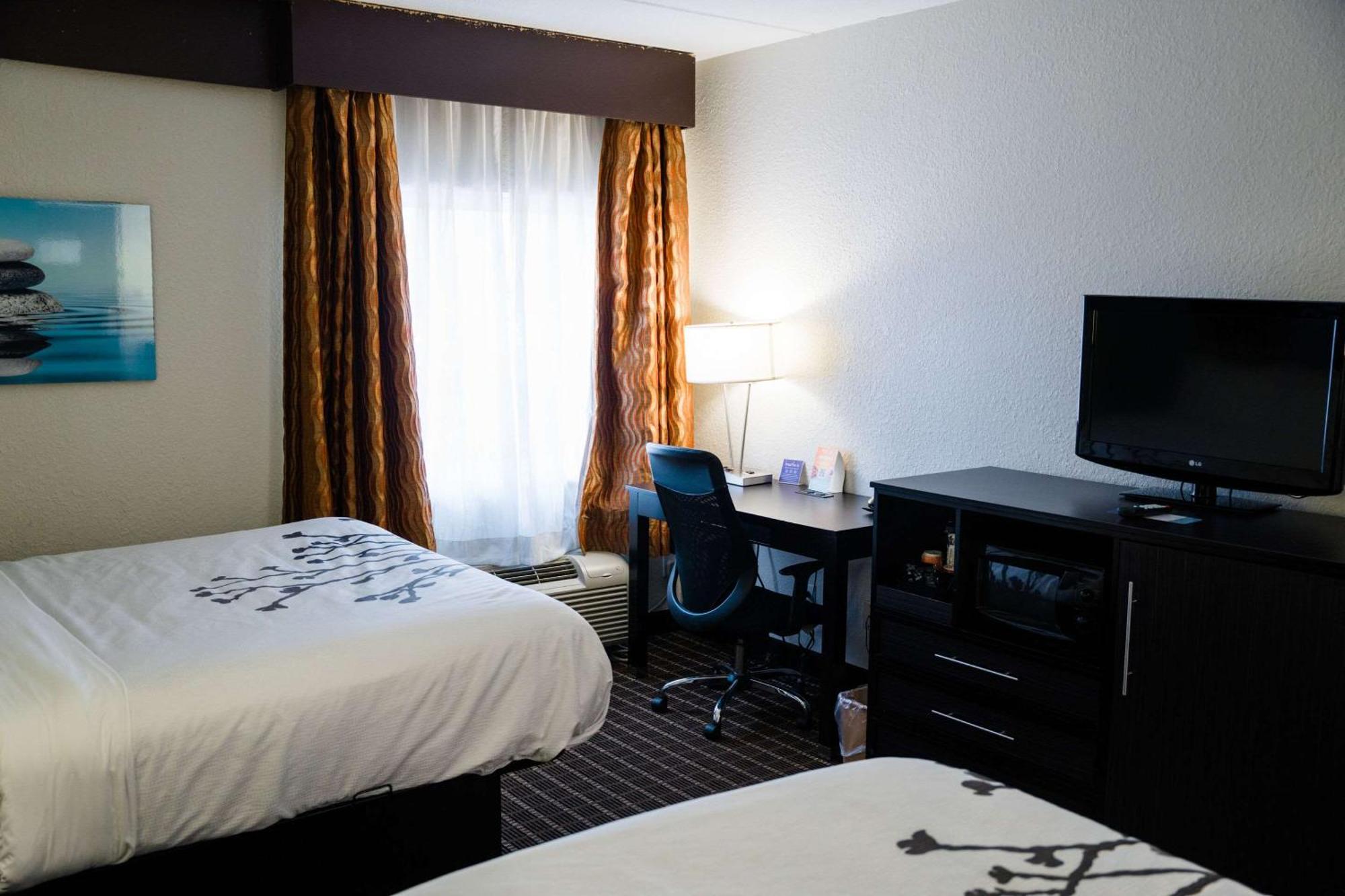 Clarion Inn&suites West