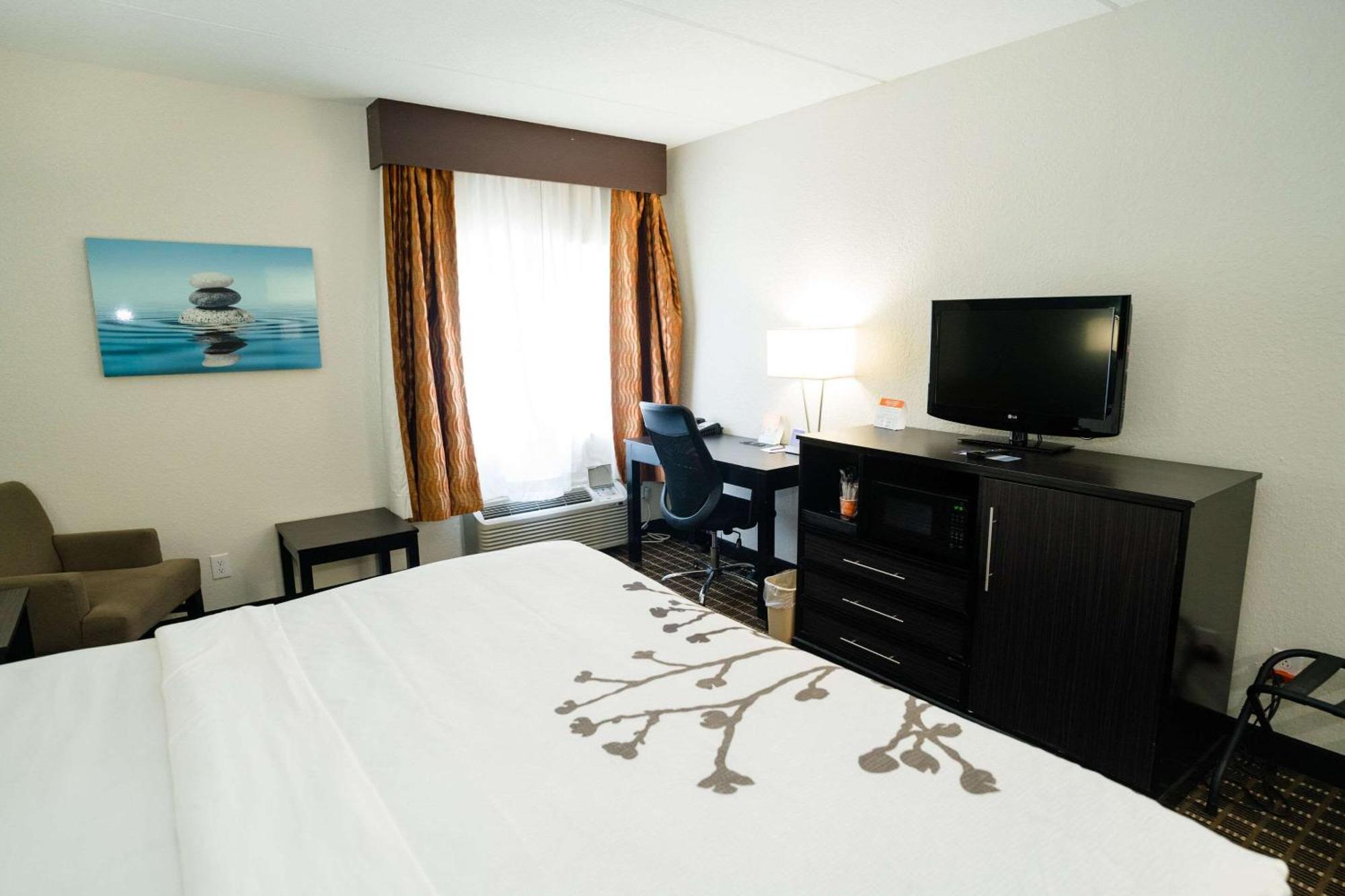 Clarion Inn&suites West Hotel 2*