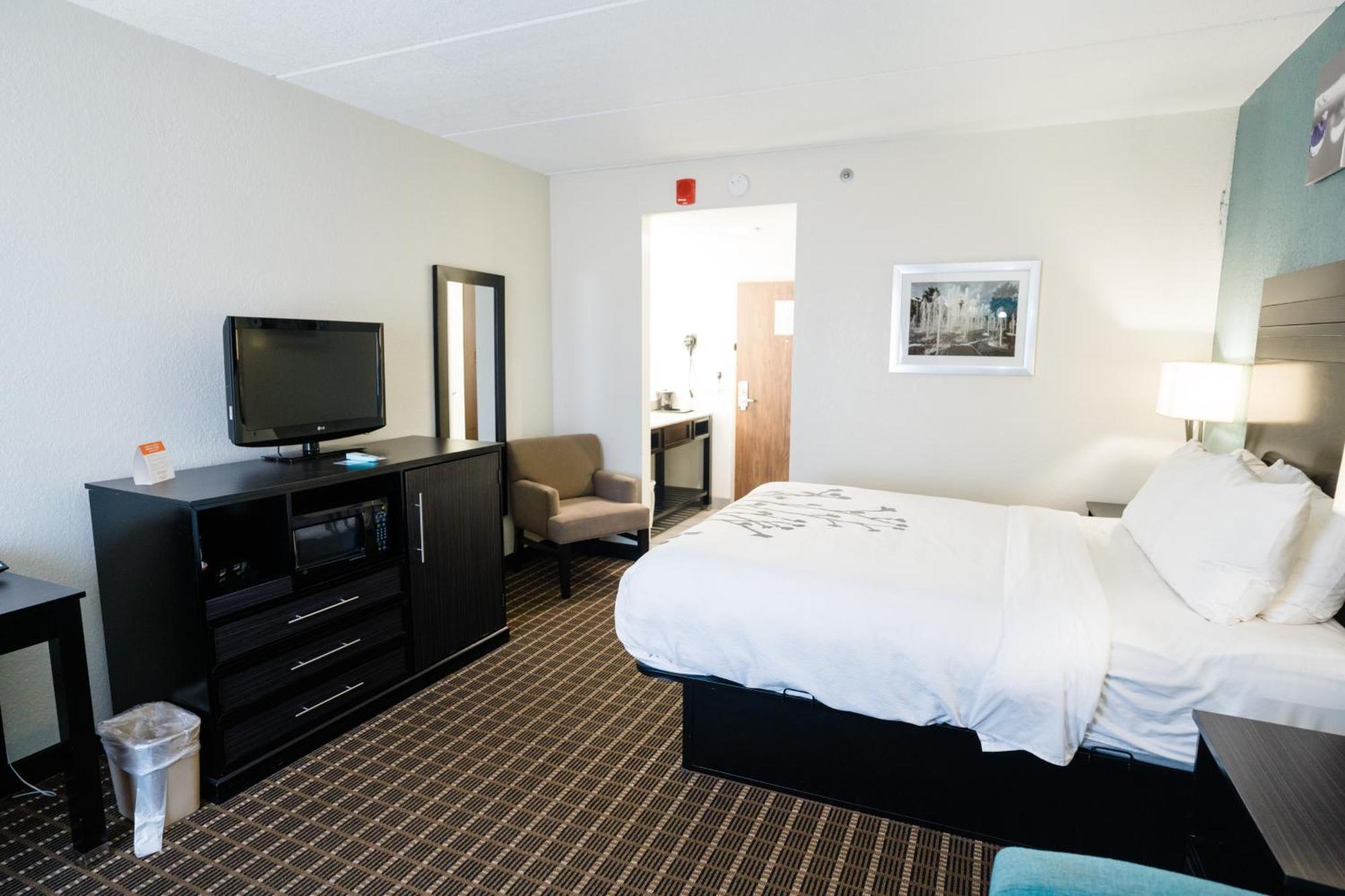 Clarion Inn&suites West